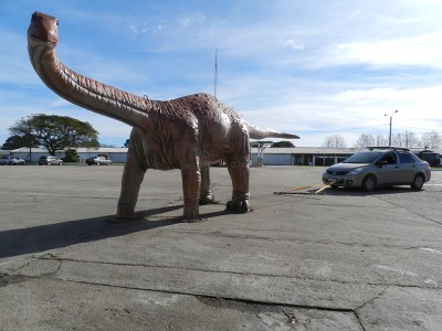 Escultura de dinosaurio